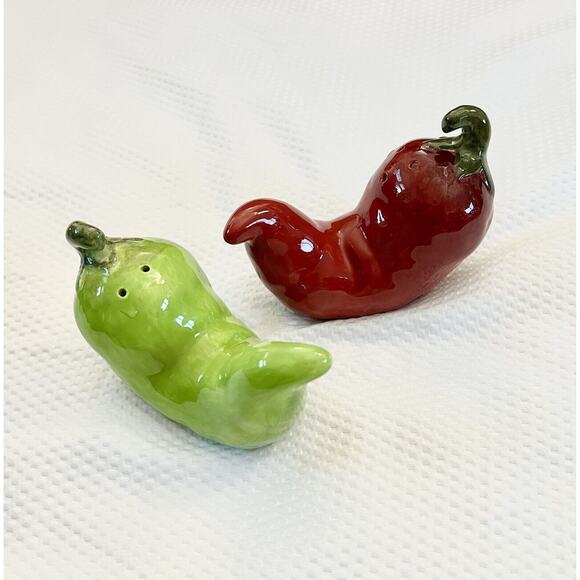 Certified International CIC La Vida Chili Pepper Figural Salt and Pepper Shakers - Picture 1 of 12